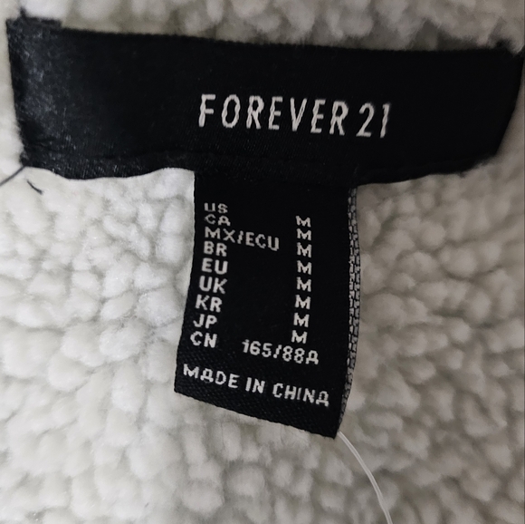 NWT FOREVER 21 WOMEN'S Blue Denim Jacket Size Medium - Picture 4 of 9